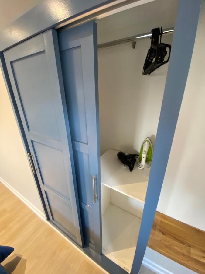 Lovely Spacious Loft Close To Train Station Apartamento