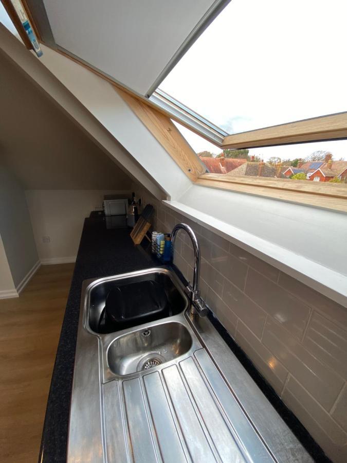 Lovely Spacious Loft Close To Train Station *