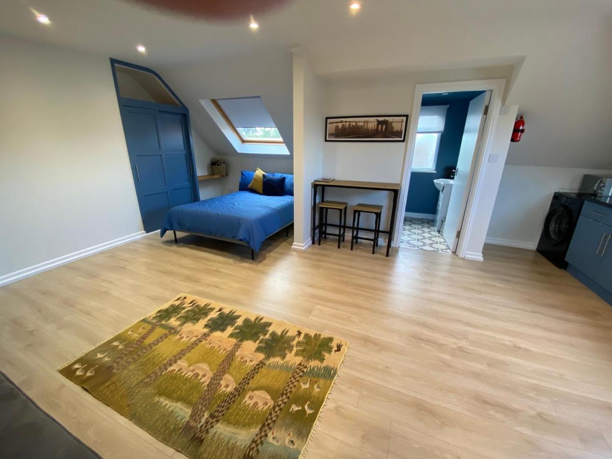 Lovely Spacious Loft Close To Train Station *